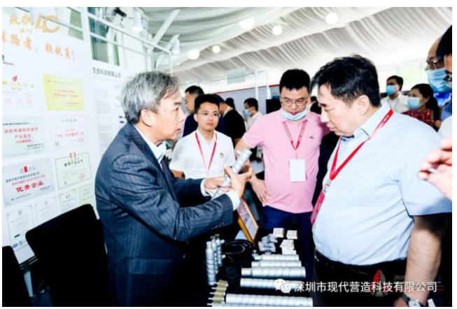 現代營造總經理谷明旺榮獲“行業領軍人物”稱號，新品“機械加工灌漿套筒”首次亮相